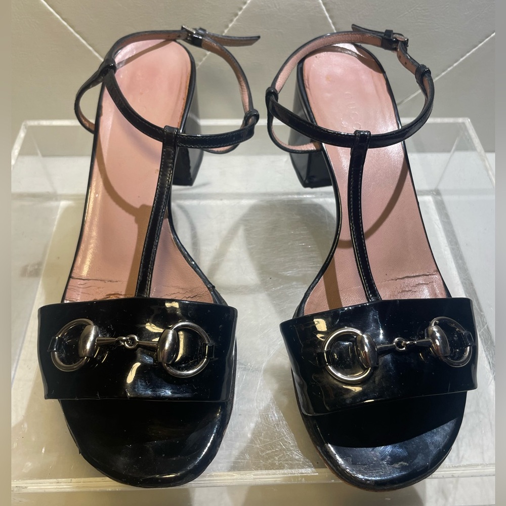 GUCCI black patent horsebit T - strap black heel sandals sz 37